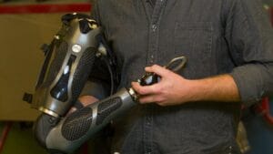 الأطراف الصناعية والتركيبات الاصطناعية